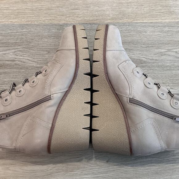 MIA Women’s 8.5 Sand Beige Anatomic Contoured Footed Wedge Ankle Boots EUC - Picture 5 of 10